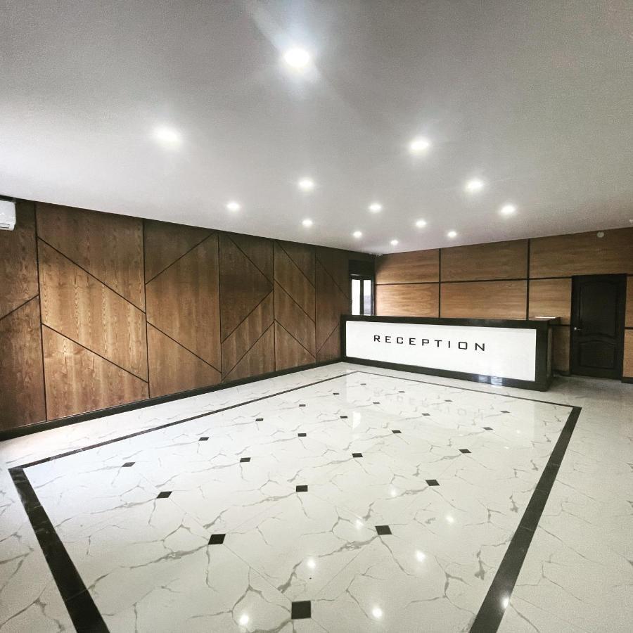 Hotel Mandarin Atyraū Esterno foto